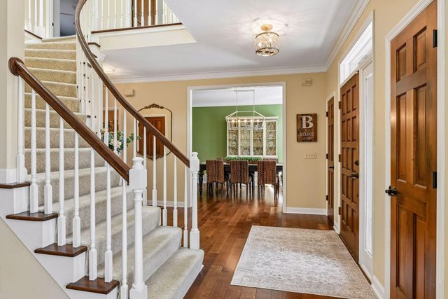 291 Trappers Pass, Chanhassen, MN 55317