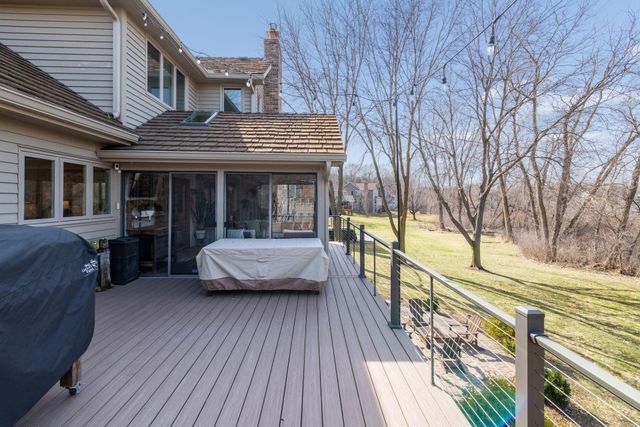 291 Trappers Pass, Chanhassen, MN 55317