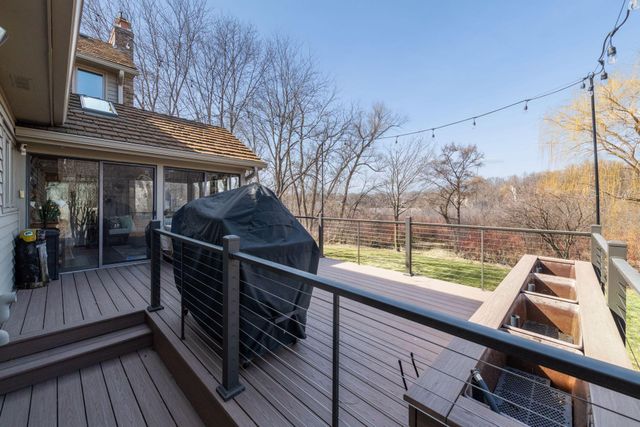 291 Trappers Pass, Chanhassen, MN 55317
