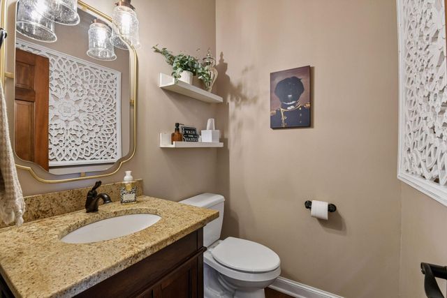 291 Trappers Pass, Chanhassen, MN 55317