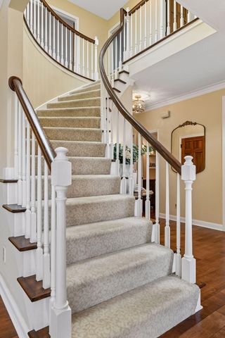291 Trappers Pass, Chanhassen, MN 55317