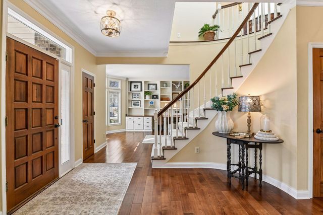 291 Trappers Pass, Chanhassen, MN 55317