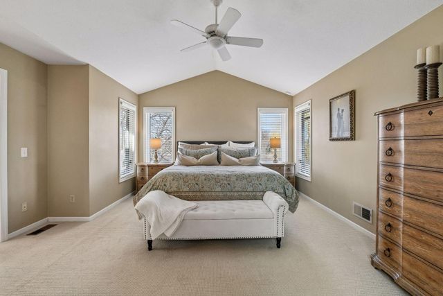 291 Trappers Pass, Chanhassen, MN 55317