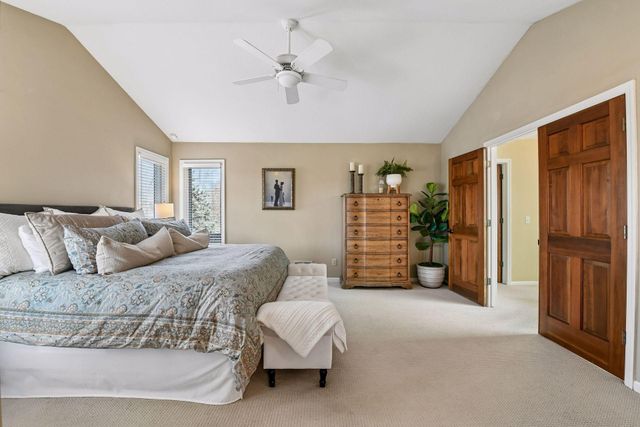 291 Trappers Pass, Chanhassen, MN 55317