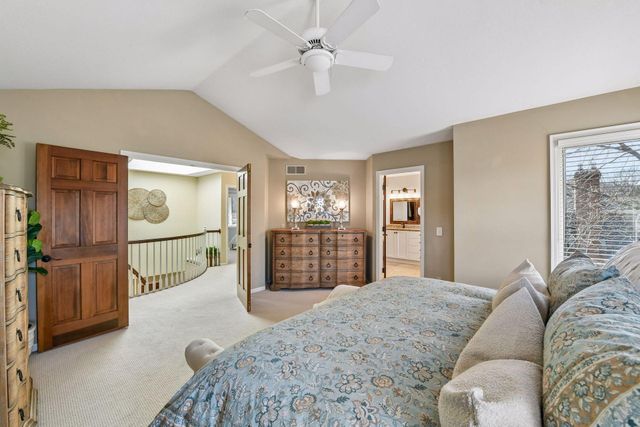 291 Trappers Pass, Chanhassen, MN 55317