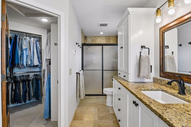 291 Trappers Pass, Chanhassen, MN 55317