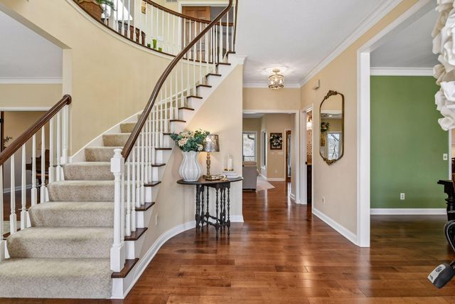 291 Trappers Pass, Chanhassen, MN 55317