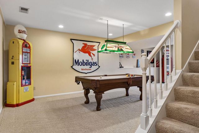 291 Trappers Pass, Chanhassen, MN 55317