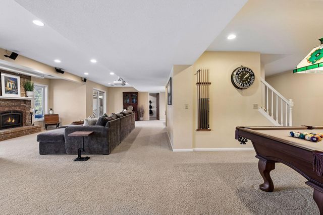291 Trappers Pass, Chanhassen, MN 55317