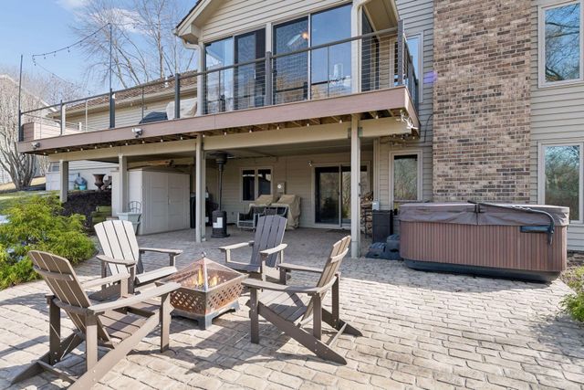 291 Trappers Pass, Chanhassen, MN 55317