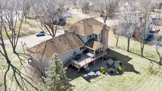 291 Trappers Pass, Chanhassen, MN 55317