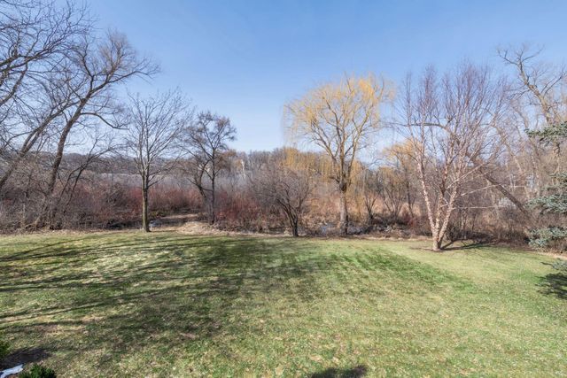 291 Trappers Pass, Chanhassen, MN 55317