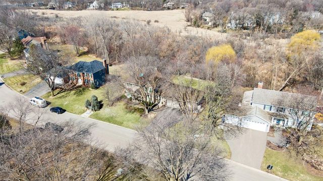 291 Trappers Pass, Chanhassen, MN 55317