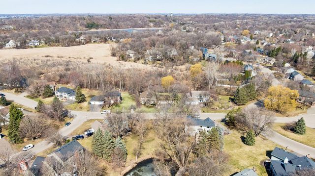 291 Trappers Pass, Chanhassen, MN 55317
