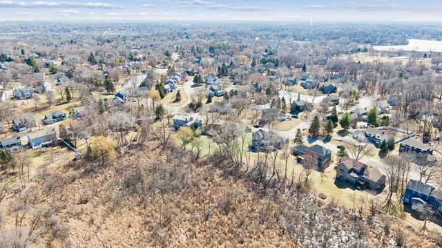291 Trappers Pass, Chanhassen, MN 55317