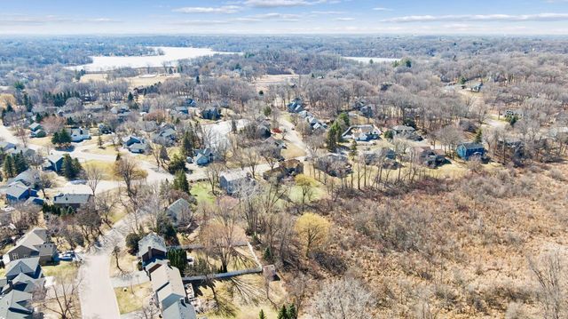291 Trappers Pass, Chanhassen, MN 55317