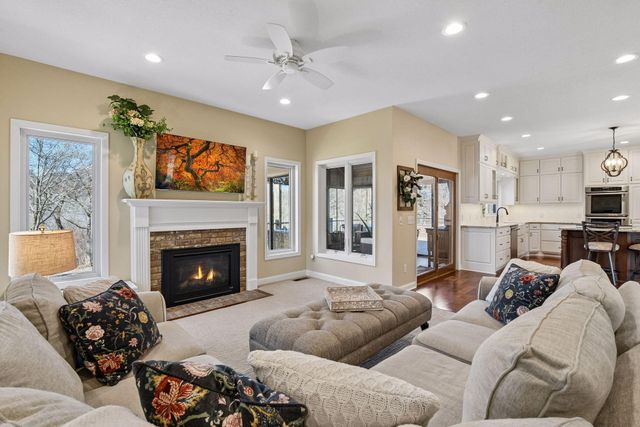 291 Trappers Pass, Chanhassen, MN 55317