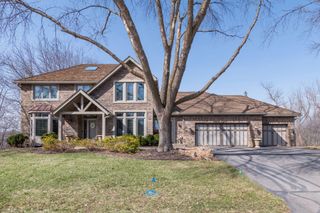 291 Trappers Pass, Chanhassen, MN 55317