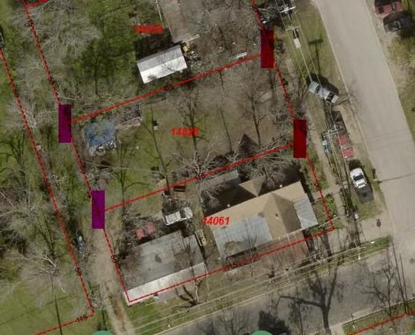 206 Avenue B Ave, Elgin, TX 78621