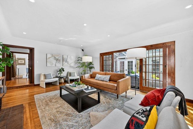 1716 Sutterville Rd, Sacramento, CA 95822