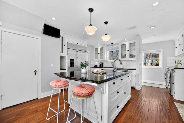 1716 Sutterville Rd, Sacramento, CA 95822