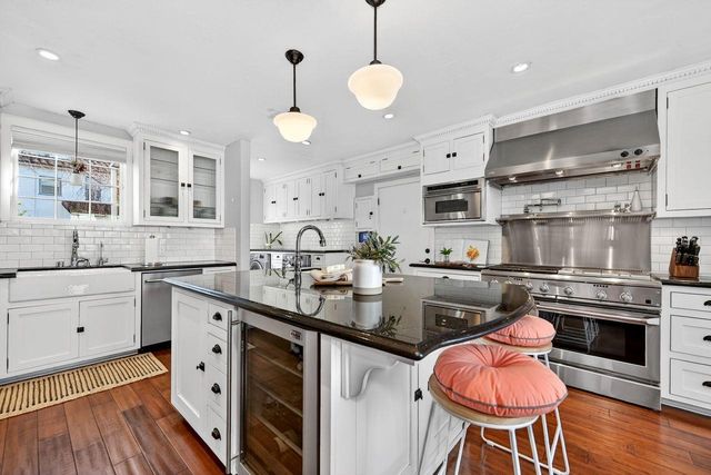 1716 Sutterville Rd, Sacramento, CA 95822