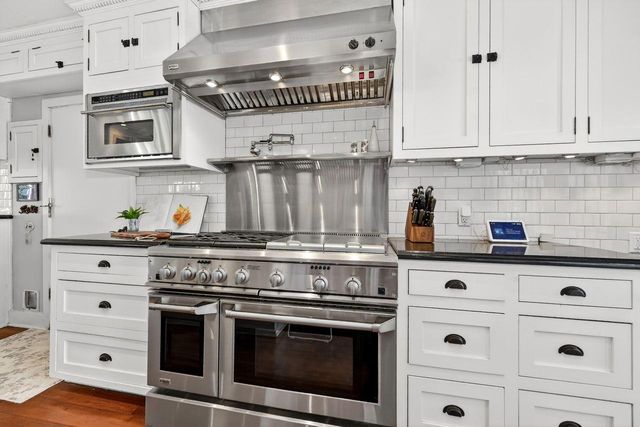 1716 Sutterville Rd, Sacramento, CA 95822