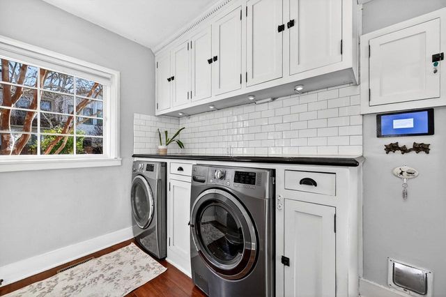 1716 Sutterville Rd, Sacramento, CA 95822