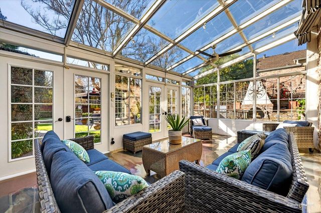 1716 Sutterville Rd, Sacramento, CA 95822