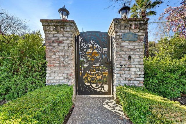 1716 Sutterville Rd, Sacramento, CA 95822