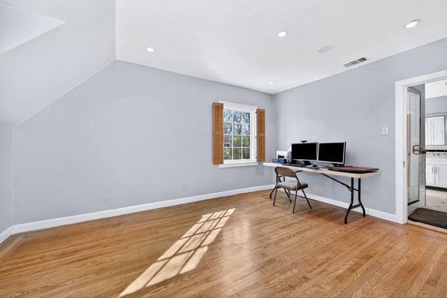 1716 Sutterville Rd, Sacramento, CA 95822