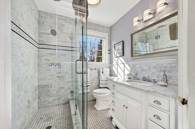 1716 Sutterville Rd, Sacramento, CA 95822