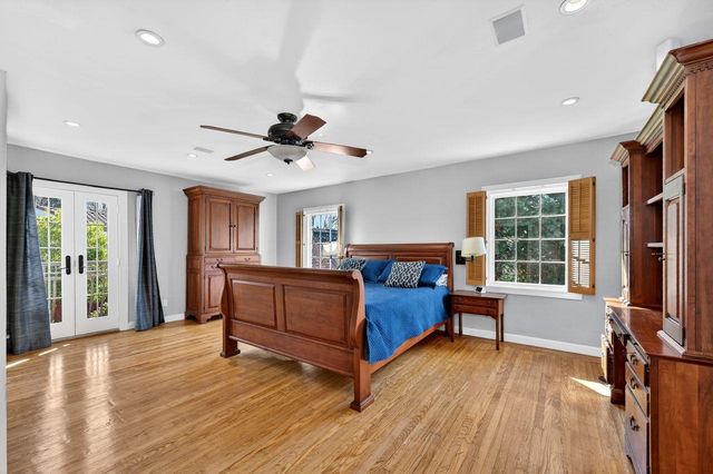 1716 Sutterville Rd, Sacramento, CA 95822