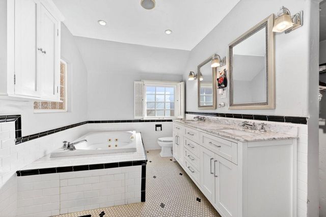 1716 Sutterville Rd, Sacramento, CA 95822