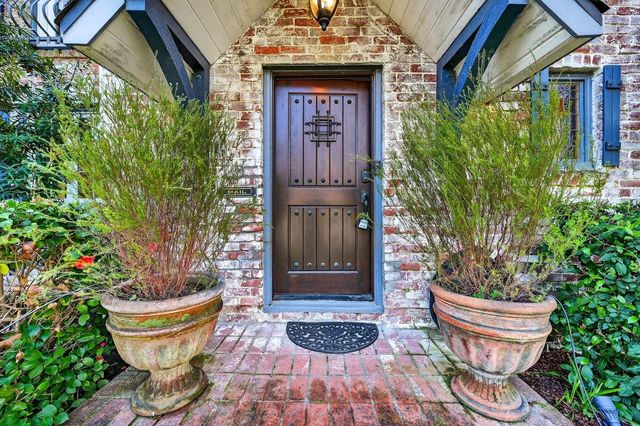 1716 Sutterville Rd, Sacramento, CA 95822