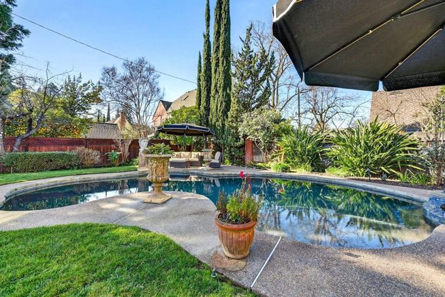 1716 Sutterville Rd, Sacramento, CA 95822