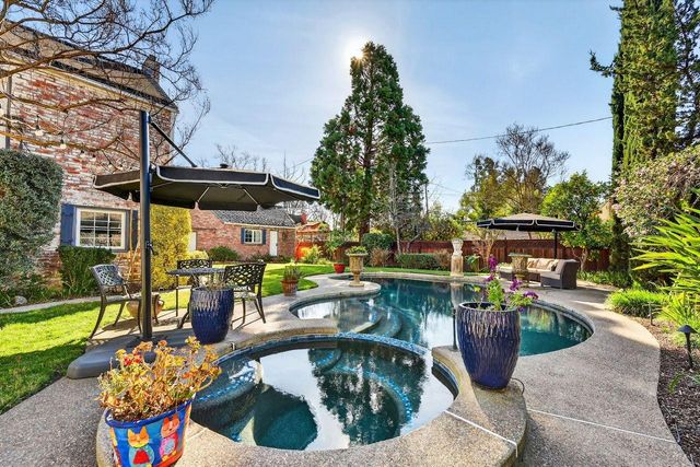 1716 Sutterville Rd, Sacramento, CA 95822