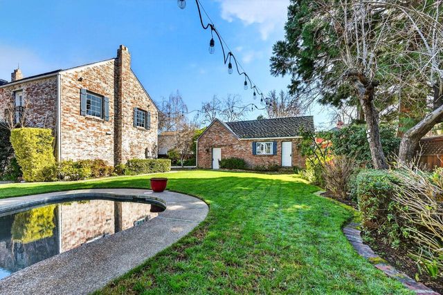 1716 Sutterville Rd, Sacramento, CA 95822