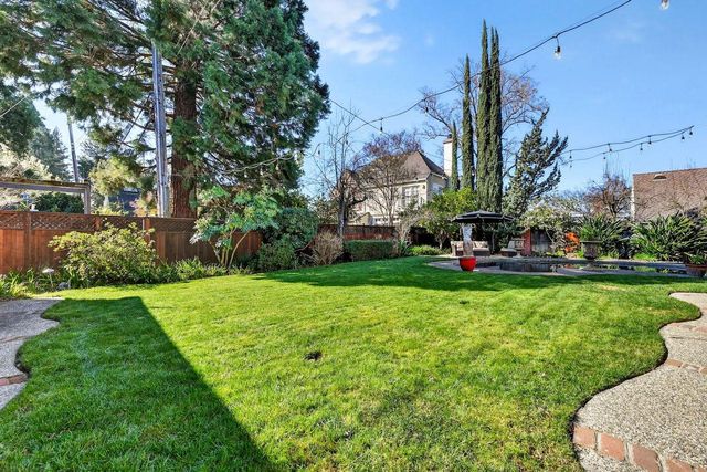 1716 Sutterville Rd, Sacramento, CA 95822