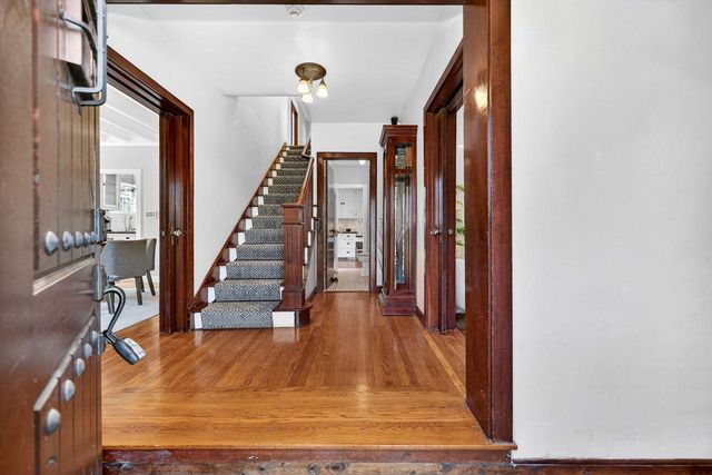 1716 Sutterville Rd, Sacramento, CA 95822