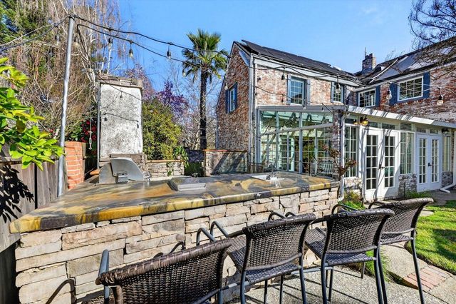 1716 Sutterville Rd, Sacramento, CA 95822