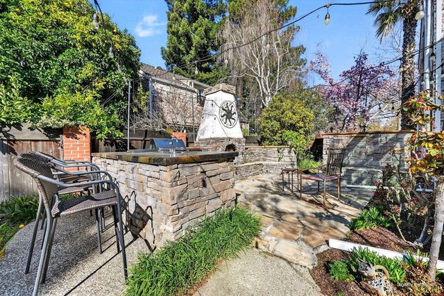 1716 Sutterville Rd, Sacramento, CA 95822