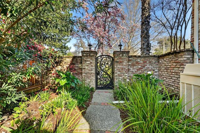 1716 Sutterville Rd, Sacramento, CA 95822