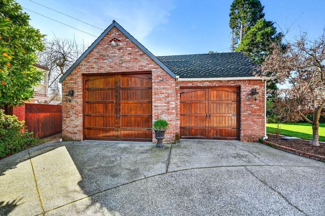 1716 Sutterville Rd, Sacramento, CA 95822