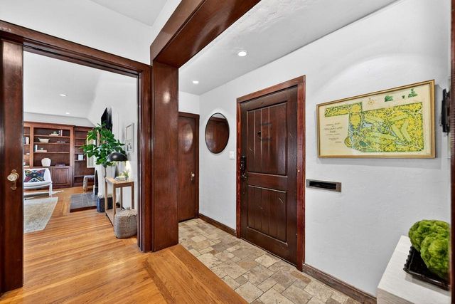 1716 Sutterville Rd, Sacramento, CA 95822