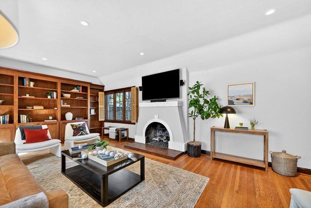 1716 Sutterville Rd, Sacramento, CA 95822