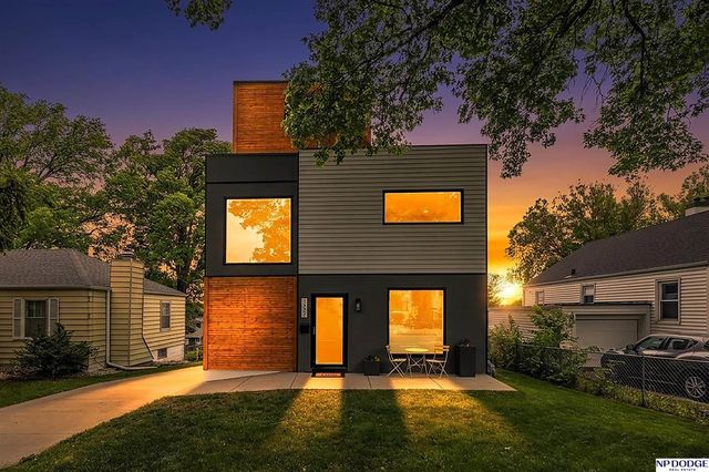 1922 S 61 Street, Omaha, NE 68106