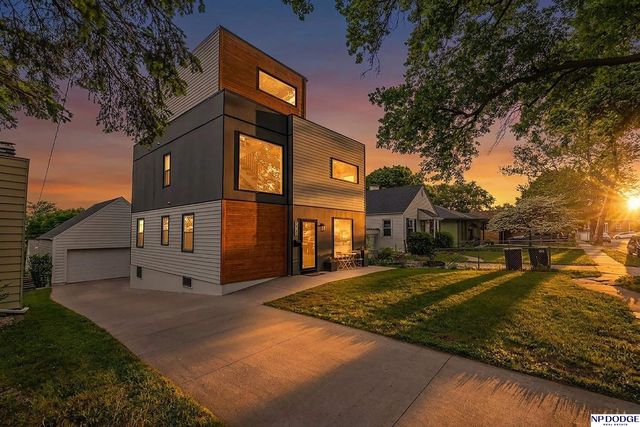 1922 S 61 Street, Omaha, NE 68106