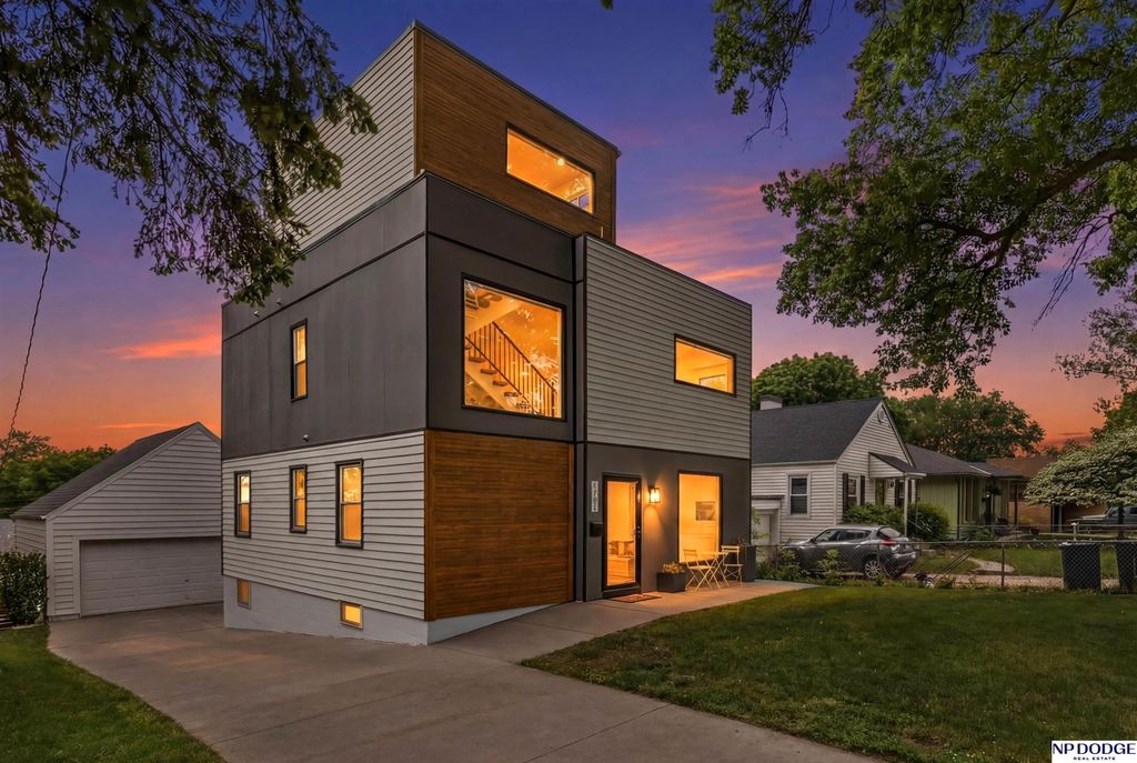 1922 S 61 Street, Omaha, NE 68106