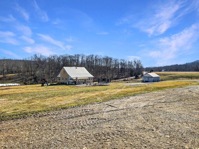 423 Loop Road, Hustonville, KY 40437